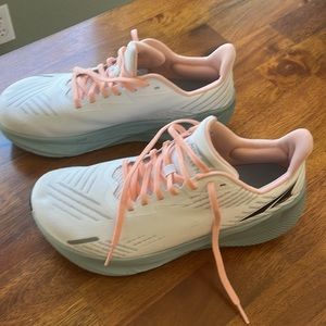 Ladies ALTRA Running shoe. Size 9.5. Excellent - like new - condition.